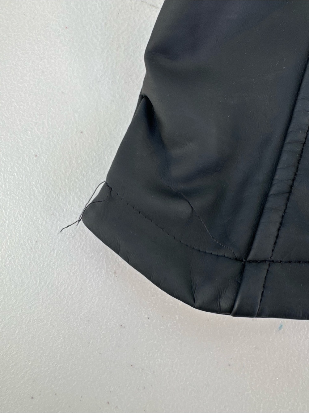 Manière De Voir: Black White Colorblock Ribbed Zip Front Crop Tank, 6 - Picture 9 of 13